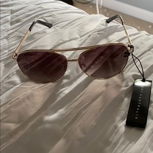 Vivienne Aviators GLD/BRN Quay Sunglasses